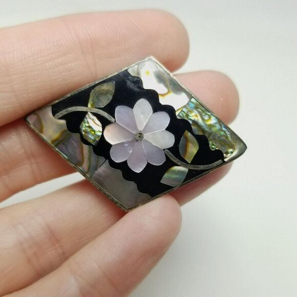 Vintage Mother of Pearl Inlaid Mosaic Floral Brooch Pendant, Silver Tone Setting - Picture 8 of 9